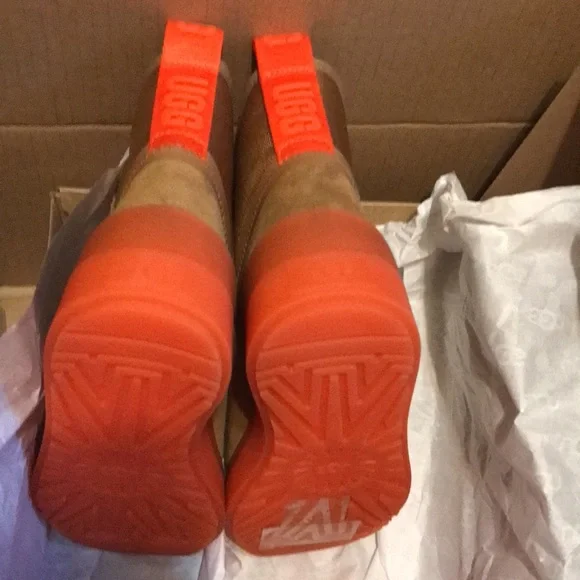 COPY - UGG MINI BOOT - Picture 3 of 6